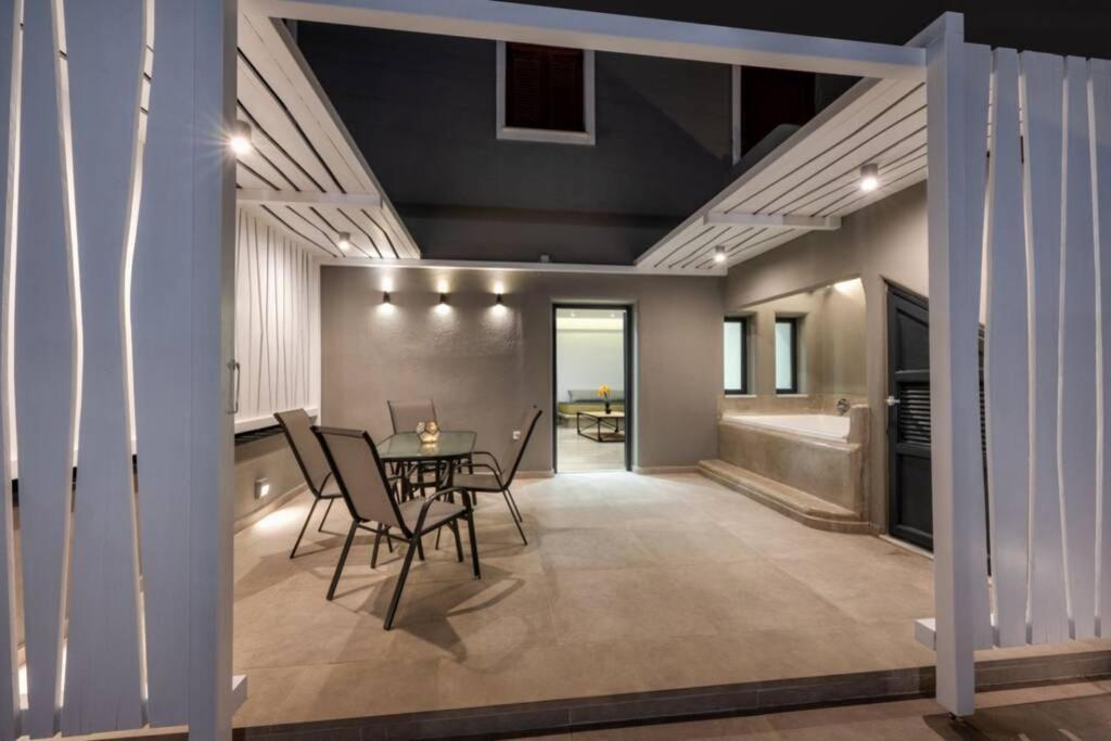 Christianna & George Luxury Hot Tub Apartment Fira  Ngoại thất bức ảnh