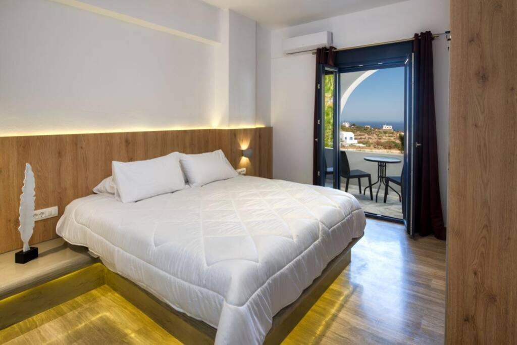Christianna & George Luxury Hot Tub Apartment Fira  Ngoại thất bức ảnh