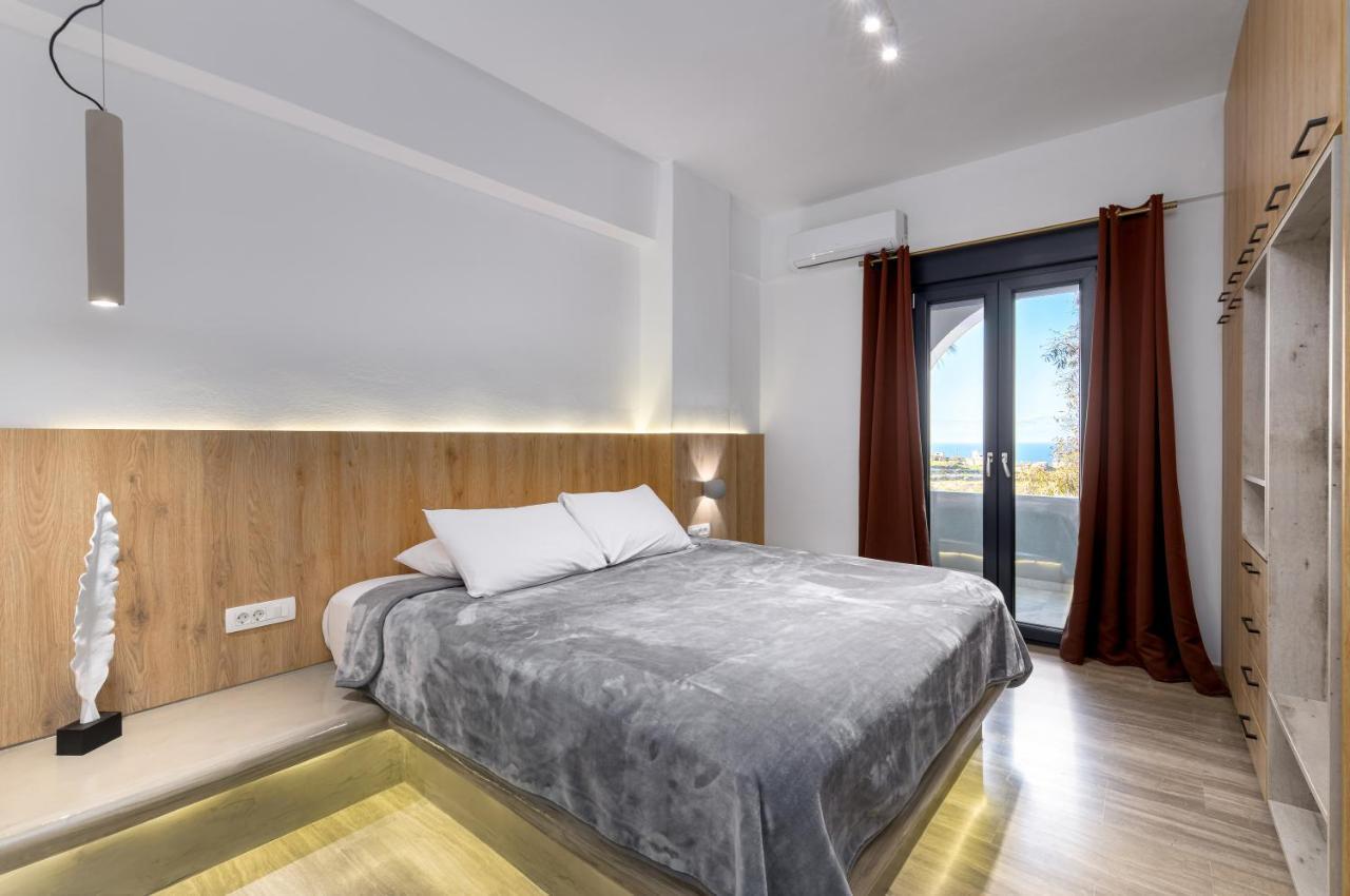 Christianna & George Luxury Hot Tub Apartment Fira  Ngoại thất bức ảnh