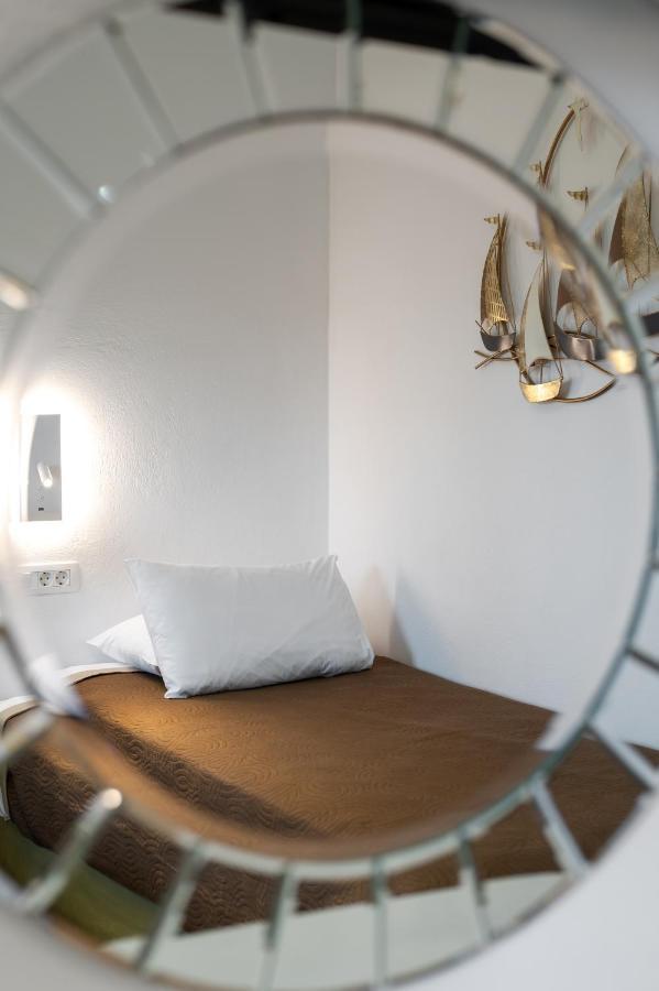 Christianna & George Luxury Hot Tub Apartment Fira  Ngoại thất bức ảnh